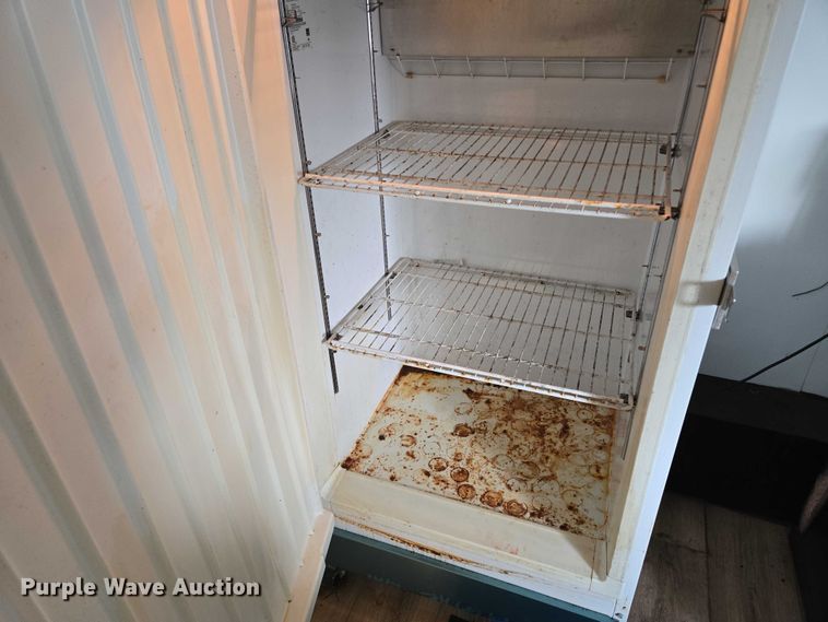 image for item EM7422 2001 S&S food trailer