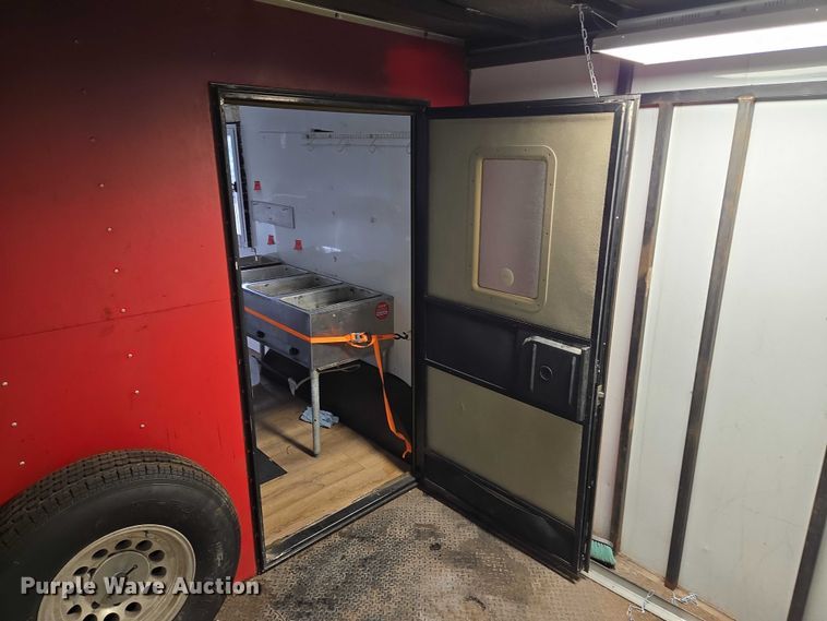 image for item EM7422 2001 S&S food trailer