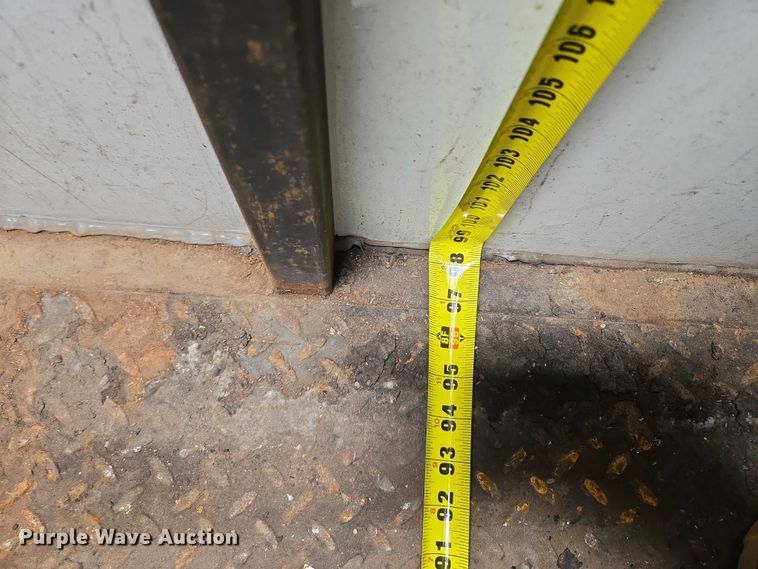 image for item EM7422 2001 S&S food trailer