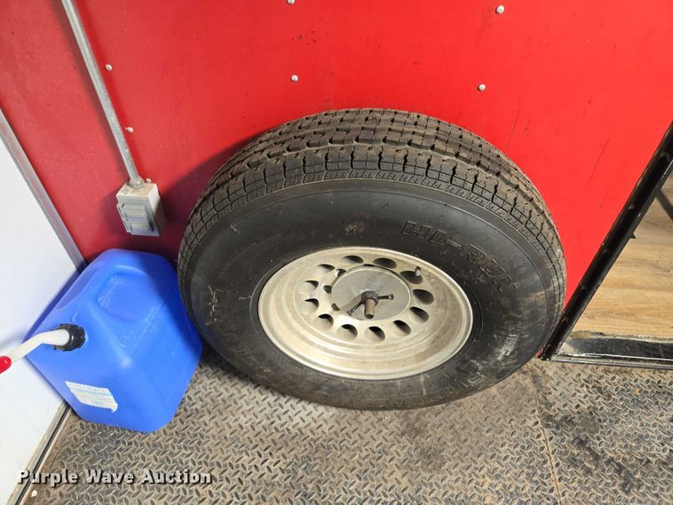 image for item EM7422 2001 S&S food trailer