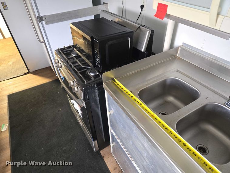 image for item EM7422 2001 S&S food trailer