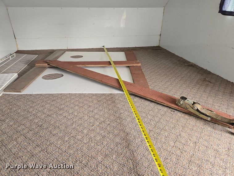 image for item EM7422 2001 S&S food trailer