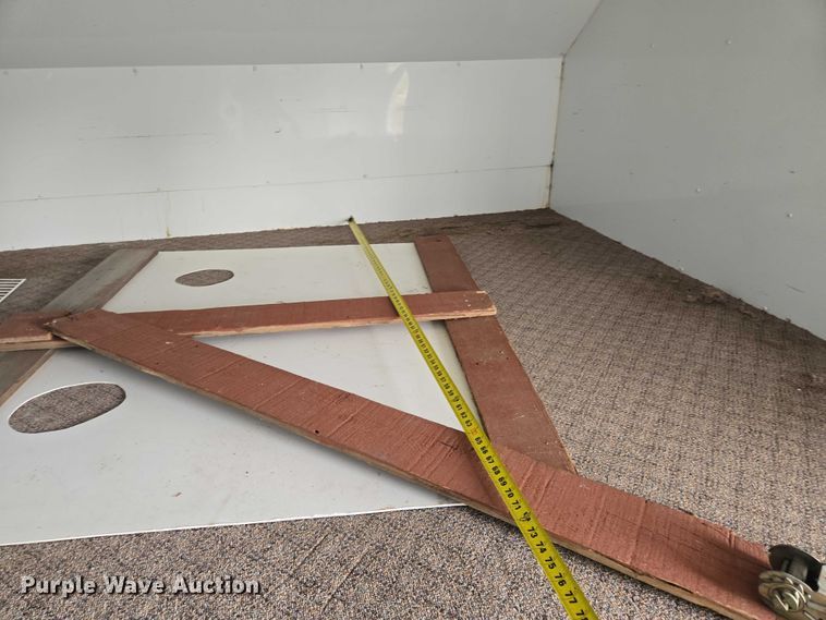 image for item EM7422 2001 S&S food trailer