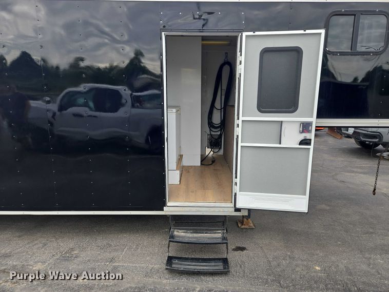 image for item EM7422 2001 S&S food trailer