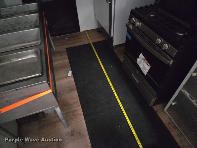 image for item EM7422 2001 S&S food trailer