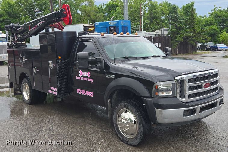 image for item EM7472 2005 Ford F550  utility / service truck