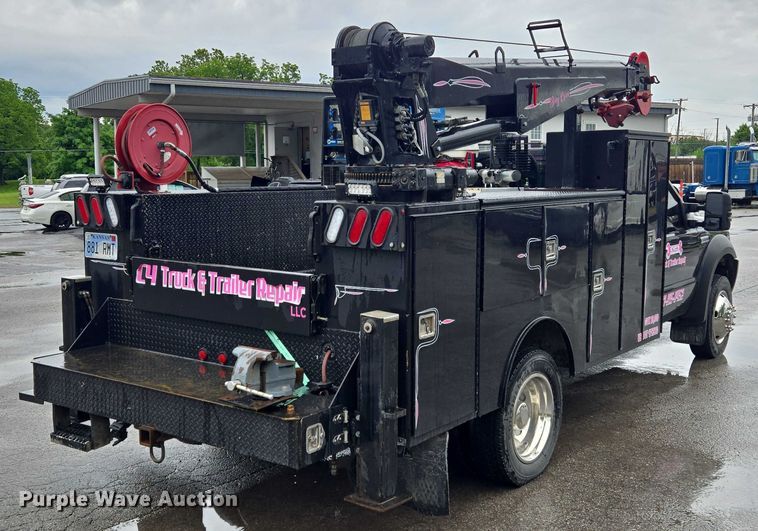 image for item EM7472 2005 Ford F550  utility / service truck