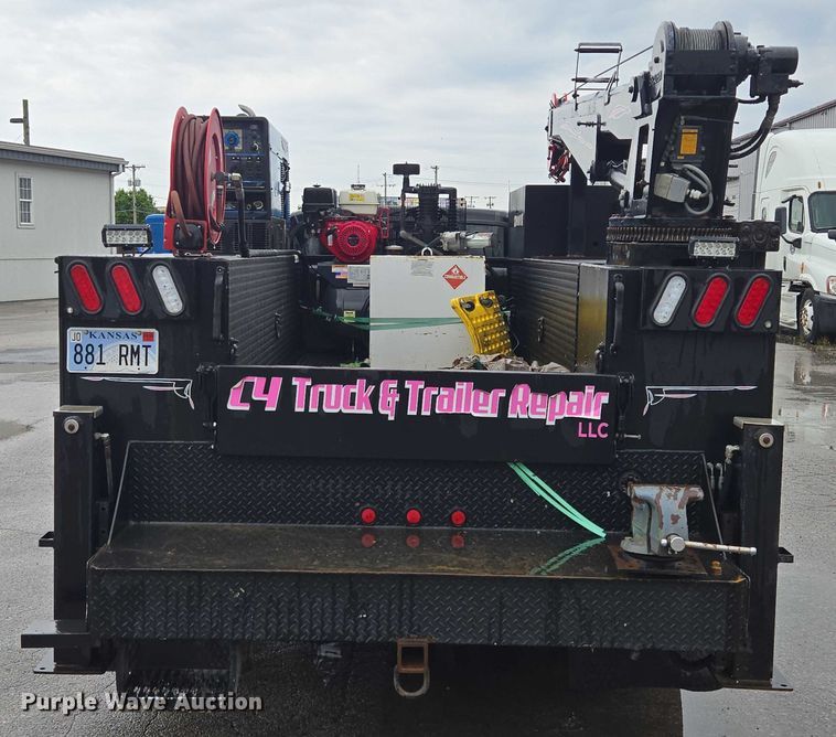 image for item EM7472 2005 Ford F550  utility / service truck