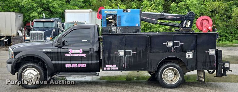 image for item EM7472 2005 Ford F550  utility / service truck