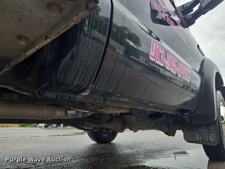 image for item EM7472 2005 Ford F550  utility / service truck