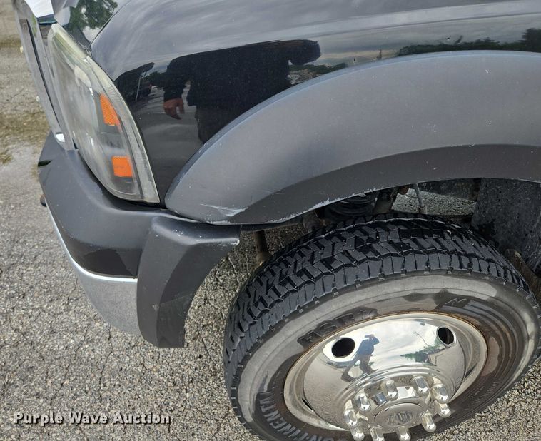 image for item EM7472 2005 Ford F550  utility / service truck