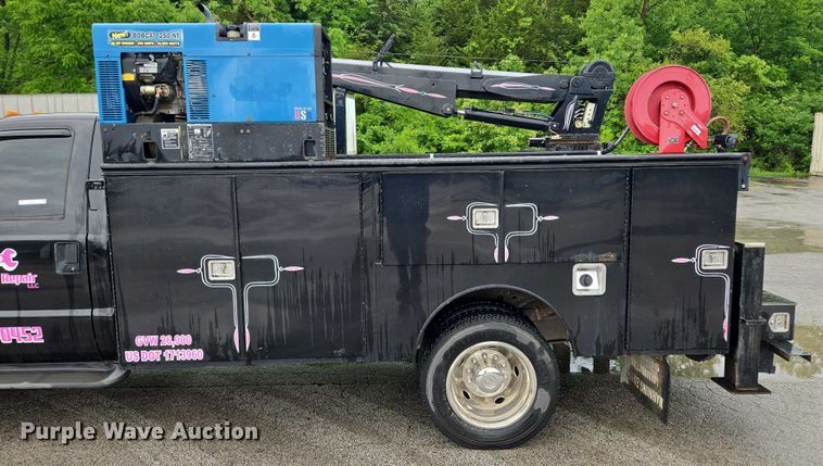 image for item EM7472 2005 Ford F550  utility / service truck