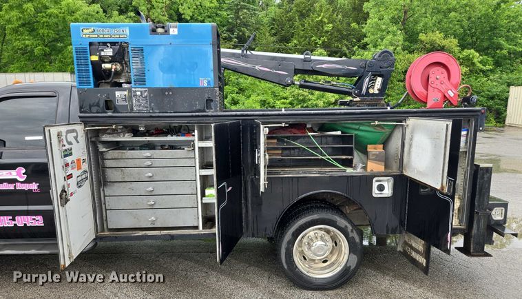 image for item EM7472 2005 Ford F550  utility / service truck