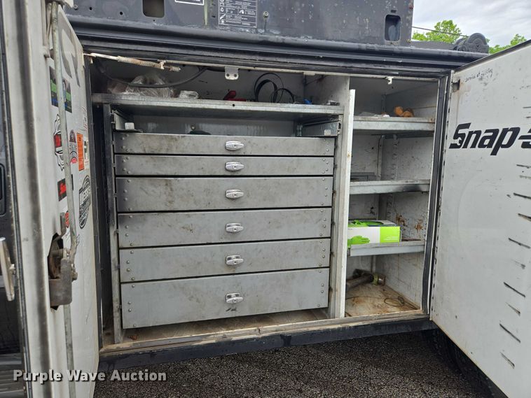 image for item EM7472 2005 Ford F550  utility / service truck