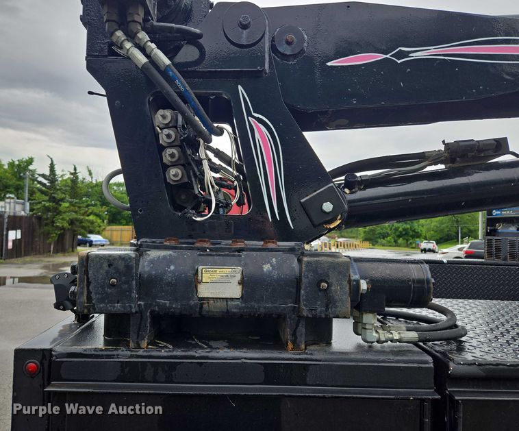 image for item EM7472 2005 Ford F550  utility / service truck