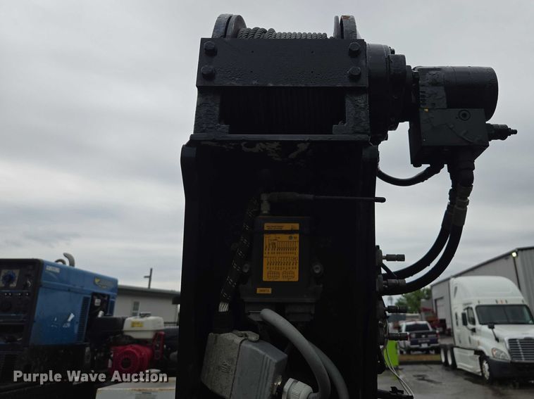 image for item EM7472 2005 Ford F550  utility / service truck