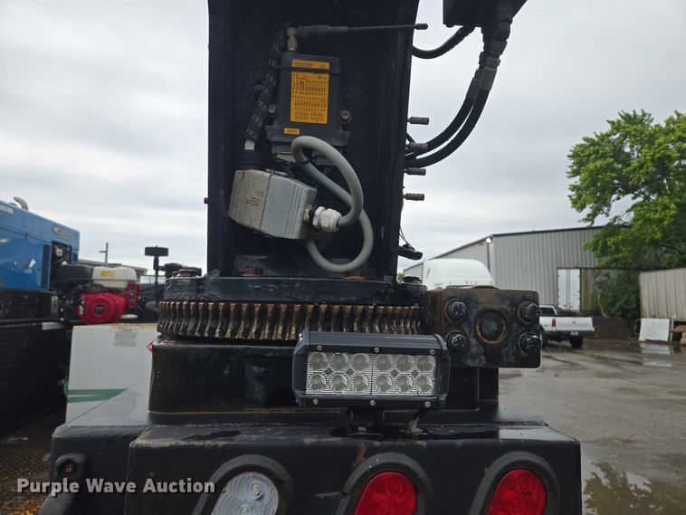 image for item EM7472 2005 Ford F550  utility / service truck