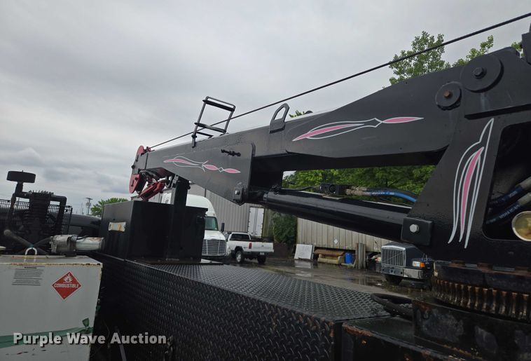 image for item EM7472 2005 Ford F550  utility / service truck