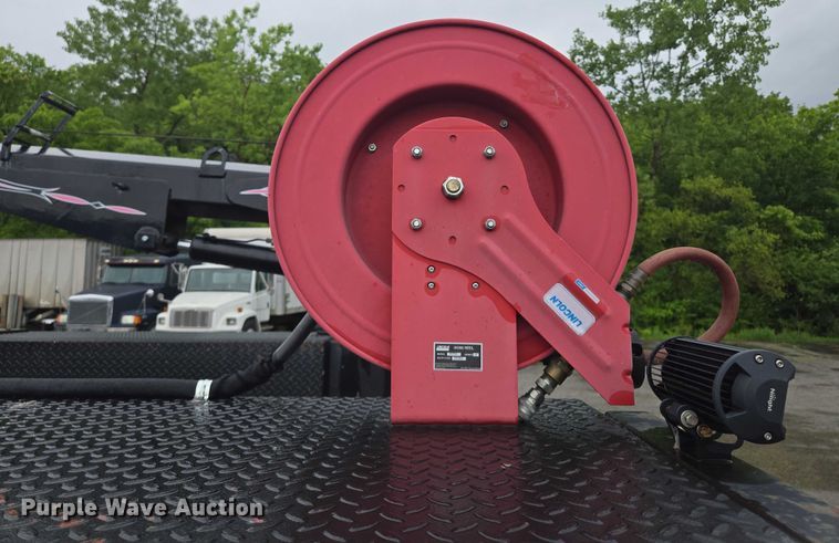 image for item EM7472 2005 Ford F550  utility / service truck