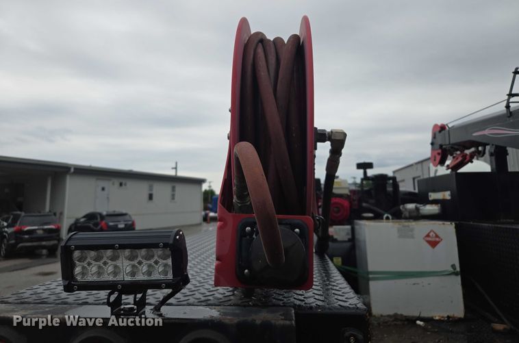 image for item EM7472 2005 Ford F550  utility / service truck