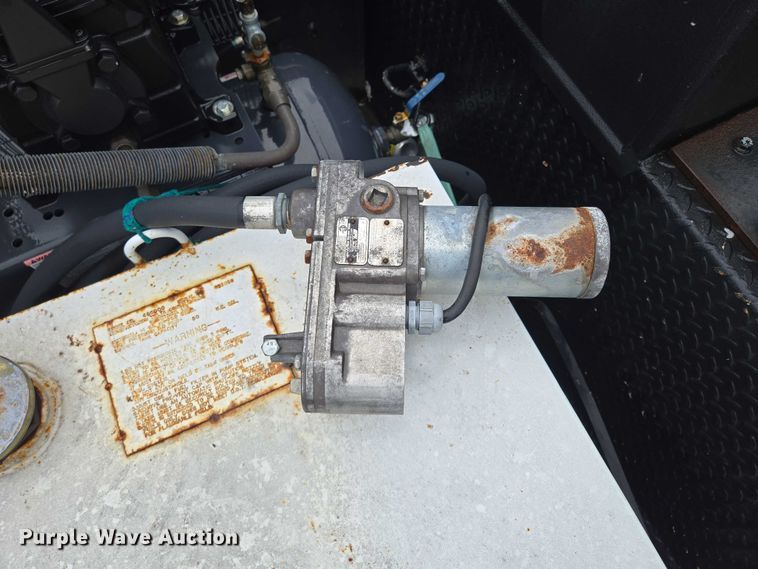 image for item EM7472 2005 Ford F550  utility / service truck