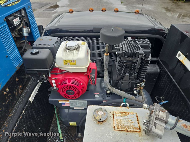 image for item EM7472 2005 Ford F550  utility / service truck