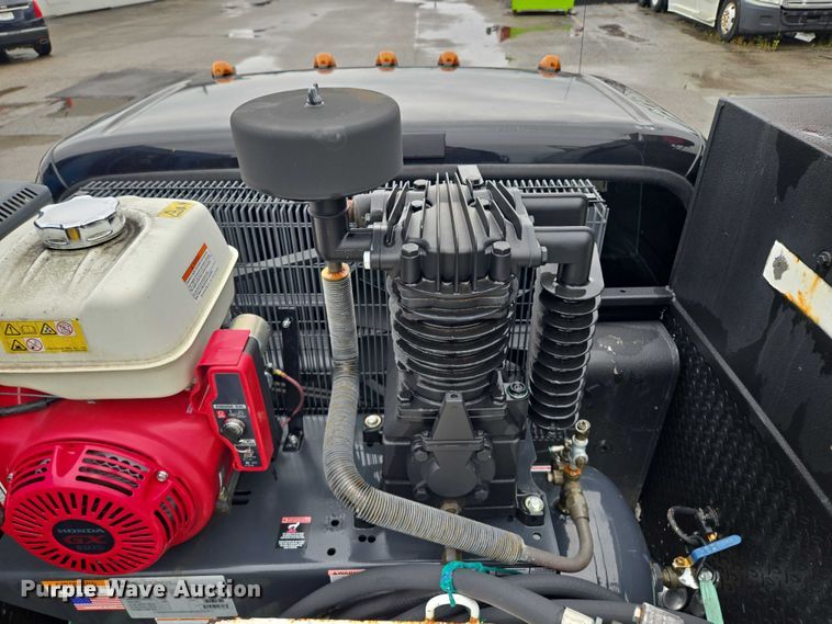 image for item EM7472 2005 Ford F550  utility / service truck