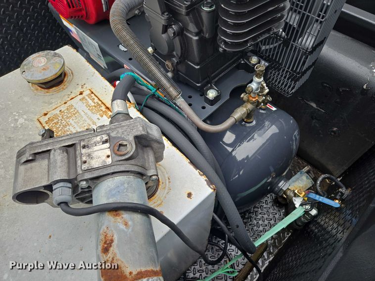 image for item EM7472 2005 Ford F550  utility / service truck