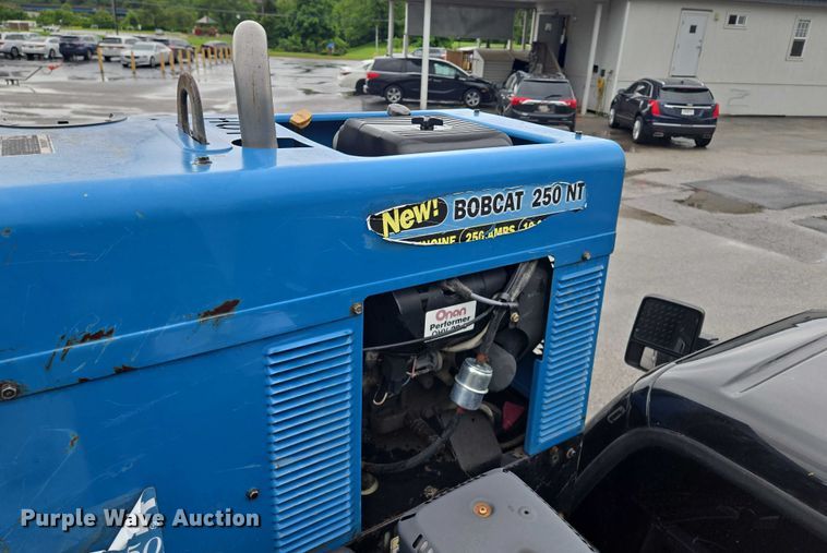 image for item EM7472 2005 Ford F550  utility / service truck