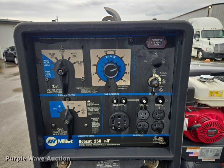 image for item EM7472 2005 Ford F550  utility / service truck