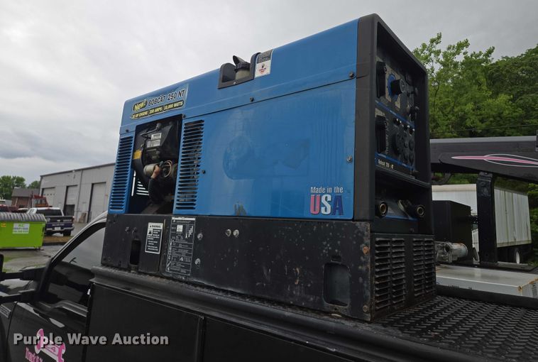 image for item EM7472 2005 Ford F550  utility / service truck