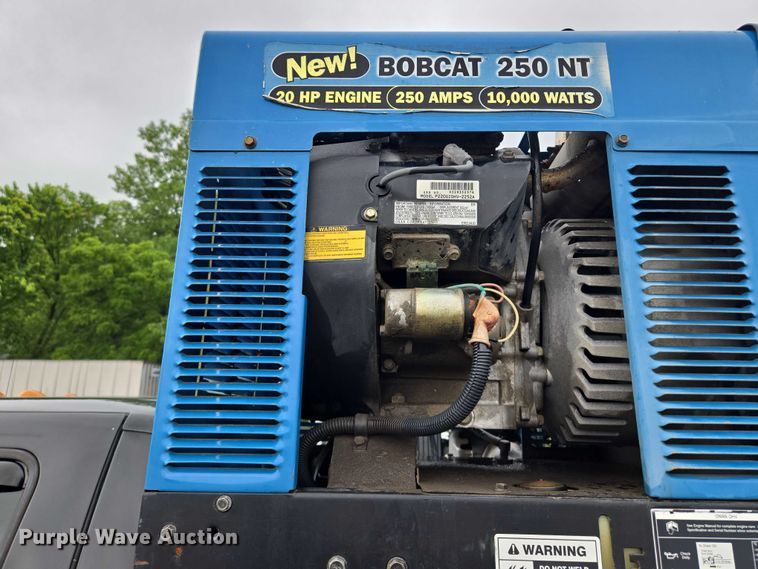 image for item EM7472 2005 Ford F550  utility / service truck