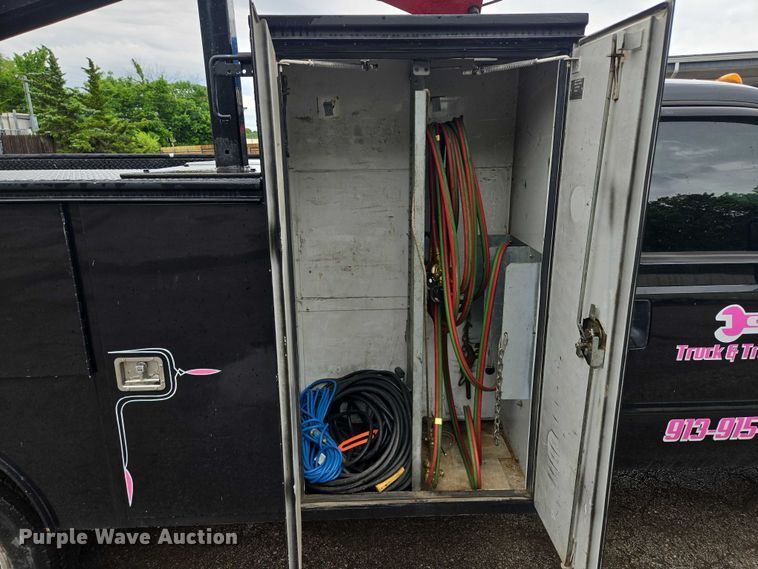 image for item EM7472 2005 Ford F550  utility / service truck