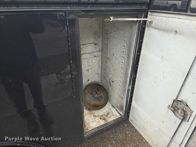 image for item EM7472 2005 Ford F550  utility / service truck