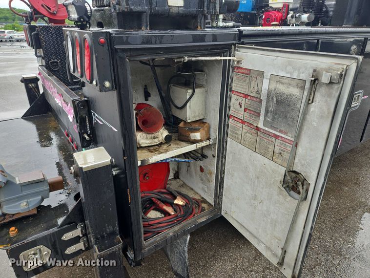 image for item EM7472 2005 Ford F550  utility / service truck