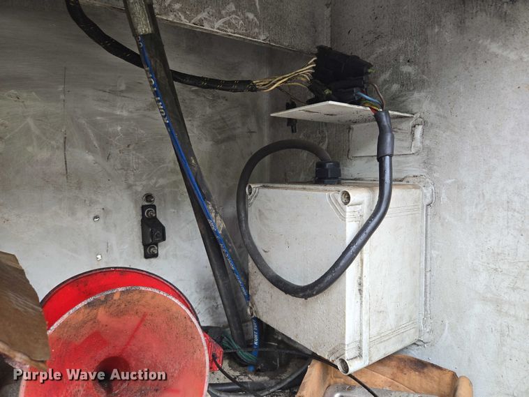 image for item EM7472 2005 Ford F550  utility / service truck