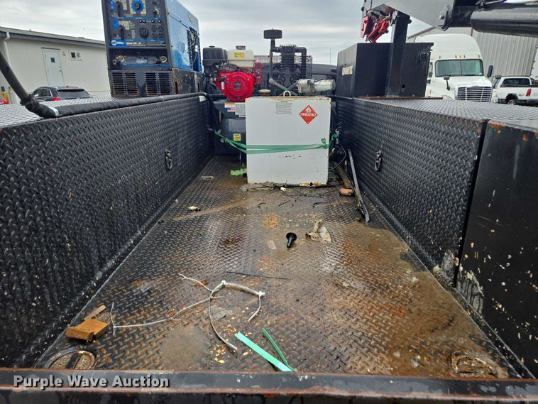 image for item EM7472 2005 Ford F550  utility / service truck