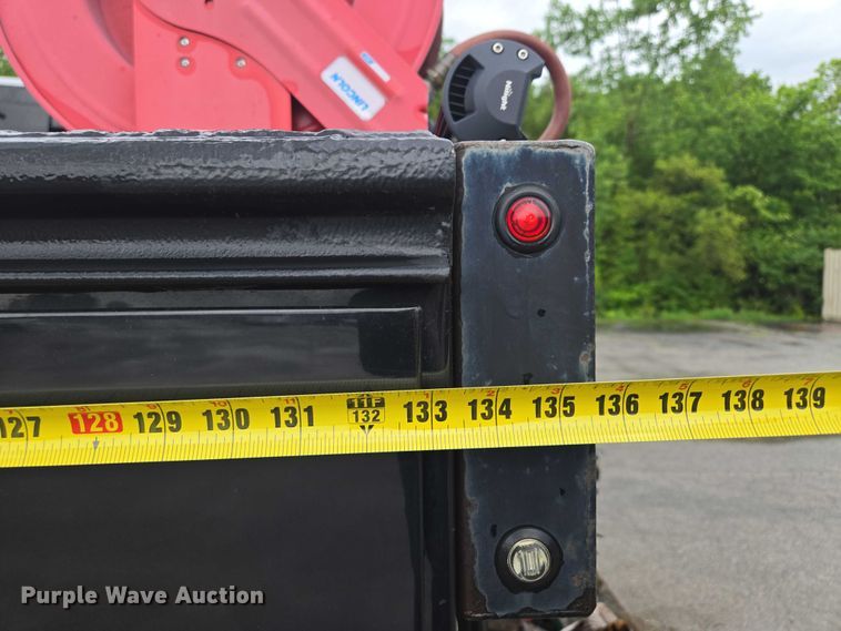 image for item EM7472 2005 Ford F550  utility / service truck