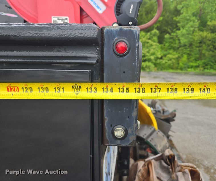 image for item EM7472 2005 Ford F550  utility / service truck