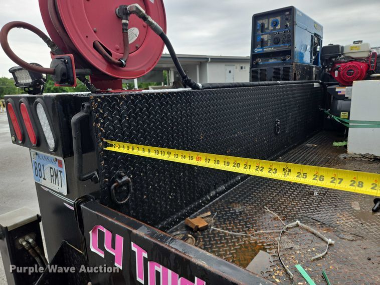 image for item EM7472 2005 Ford F550  utility / service truck