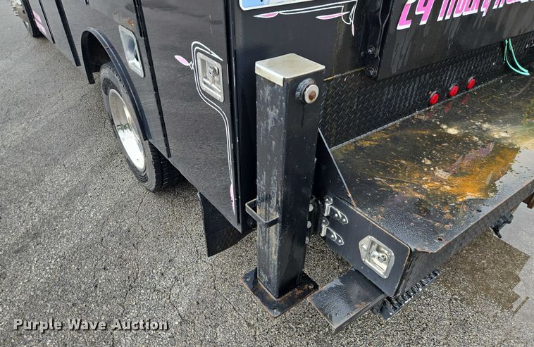 image for item EM7472 2005 Ford F550  utility / service truck