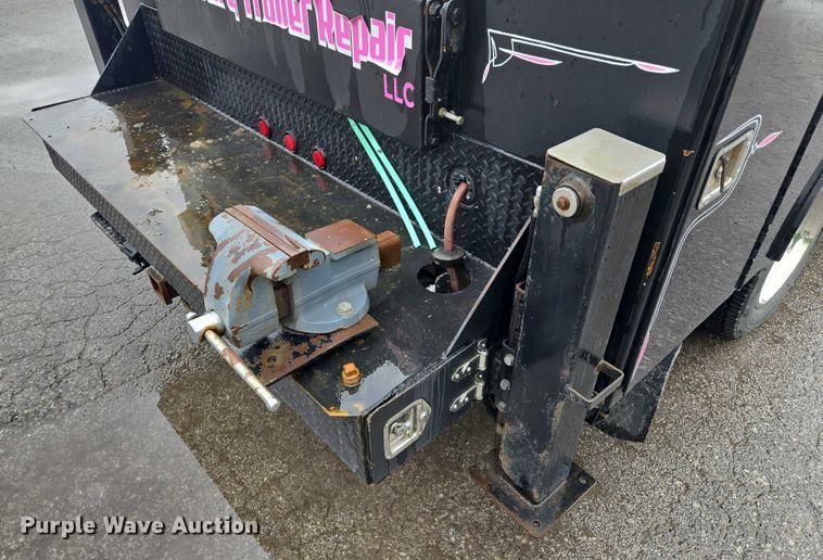 image for item EM7472 2005 Ford F550  utility / service truck