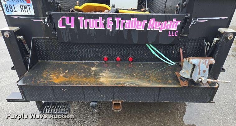 image for item EM7472 2005 Ford F550  utility / service truck