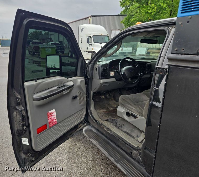 image for item EM7472 2005 Ford F550  utility / service truck