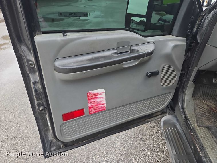 image for item EM7472 2005 Ford F550  utility / service truck