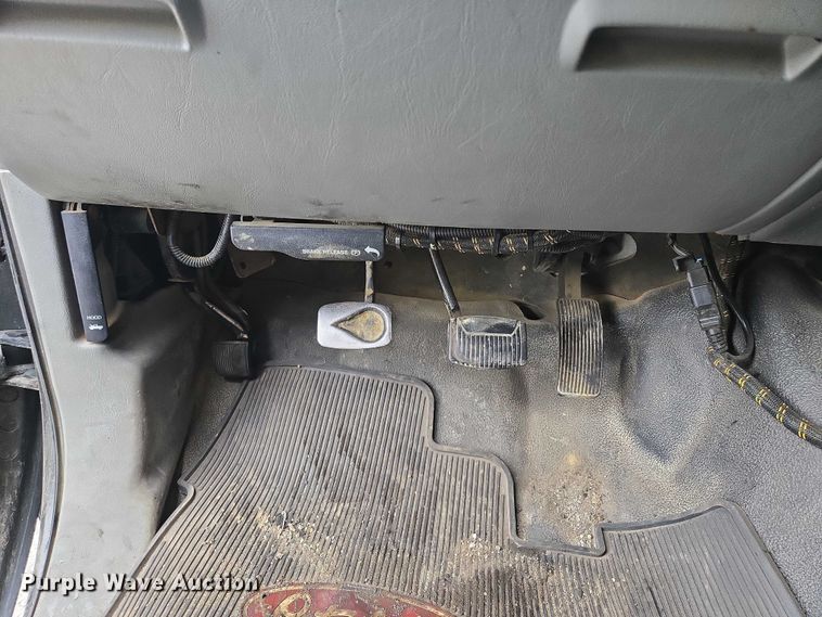 image for item EM7472 2005 Ford F550  utility / service truck