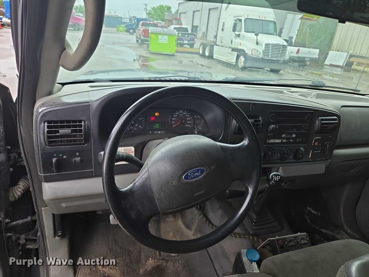 image for item EM7472 2005 Ford F550  utility / service truck