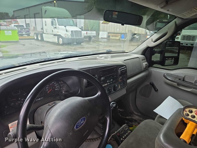 image for item EM7472 2005 Ford F550  utility / service truck
