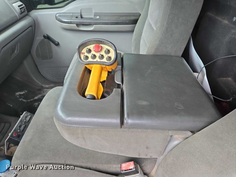 image for item EM7472 2005 Ford F550  utility / service truck