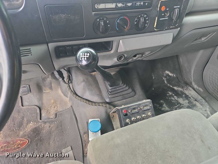 image for item EM7472 2005 Ford F550  utility / service truck